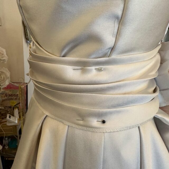 Abito da sposa in mikado di seta Abito da sposa in mikado di seta