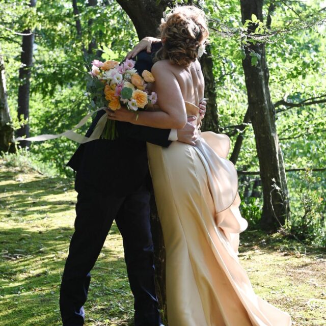 Abito da sposa su misura (2) https://www.danielacalvispose.it/wp-content/uploads/2025/04/Abito-da-sposa-su-misura-2-640x640.jpeg