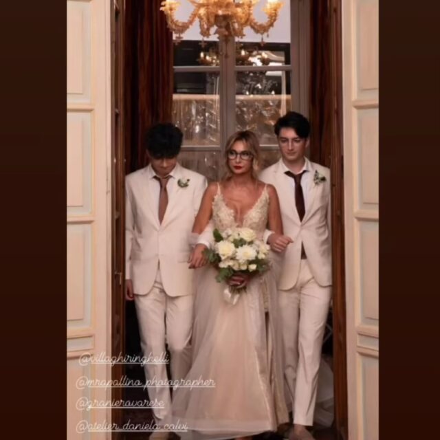 Abito da sposa raffinato (4) Abito da sposa raffinato (4)